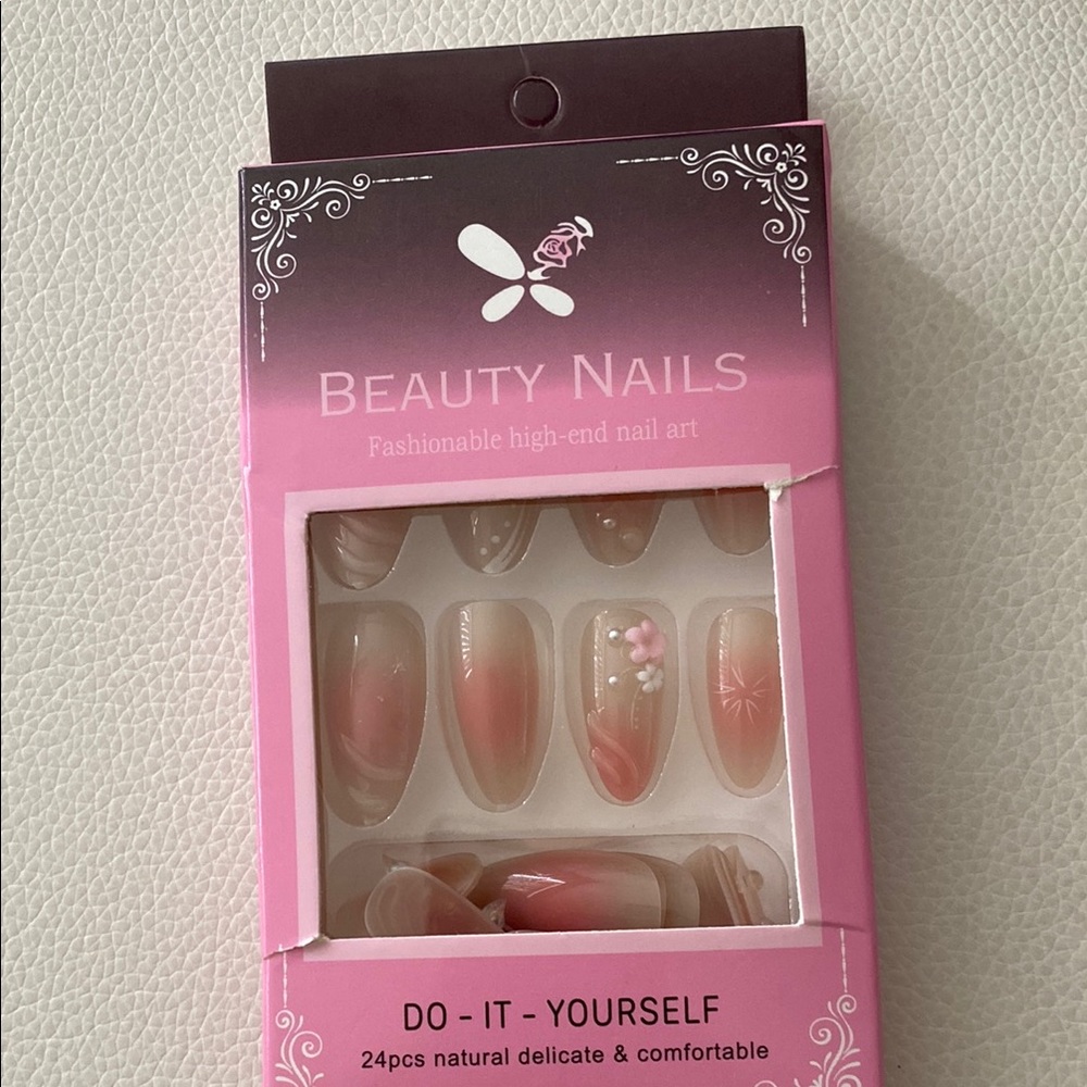 Beauty Nails Pink Press-On Set